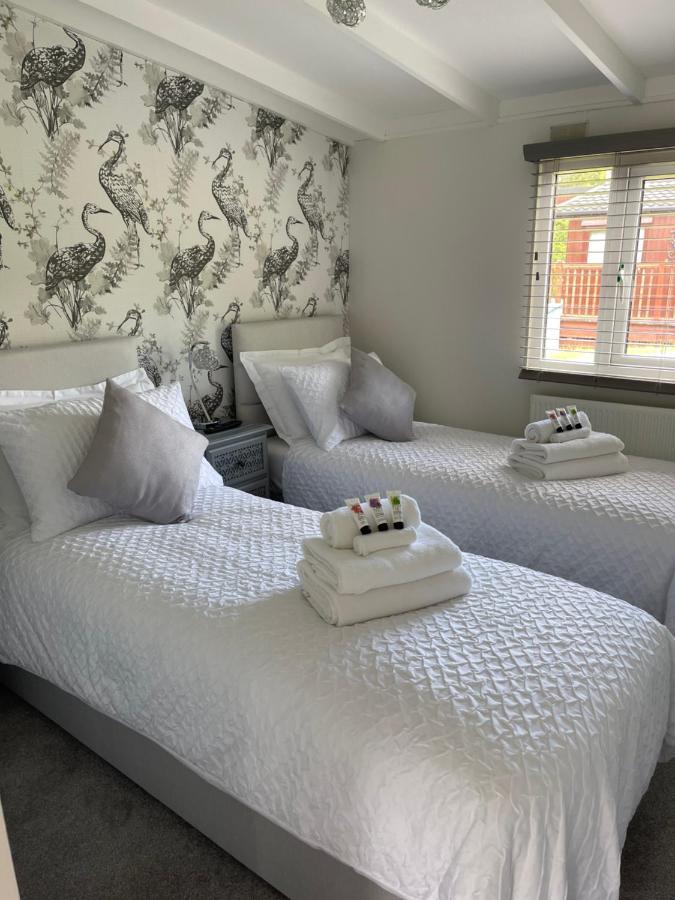 Lakeview Lodge, No Tradesmen Allowed Apartment Builth Wells