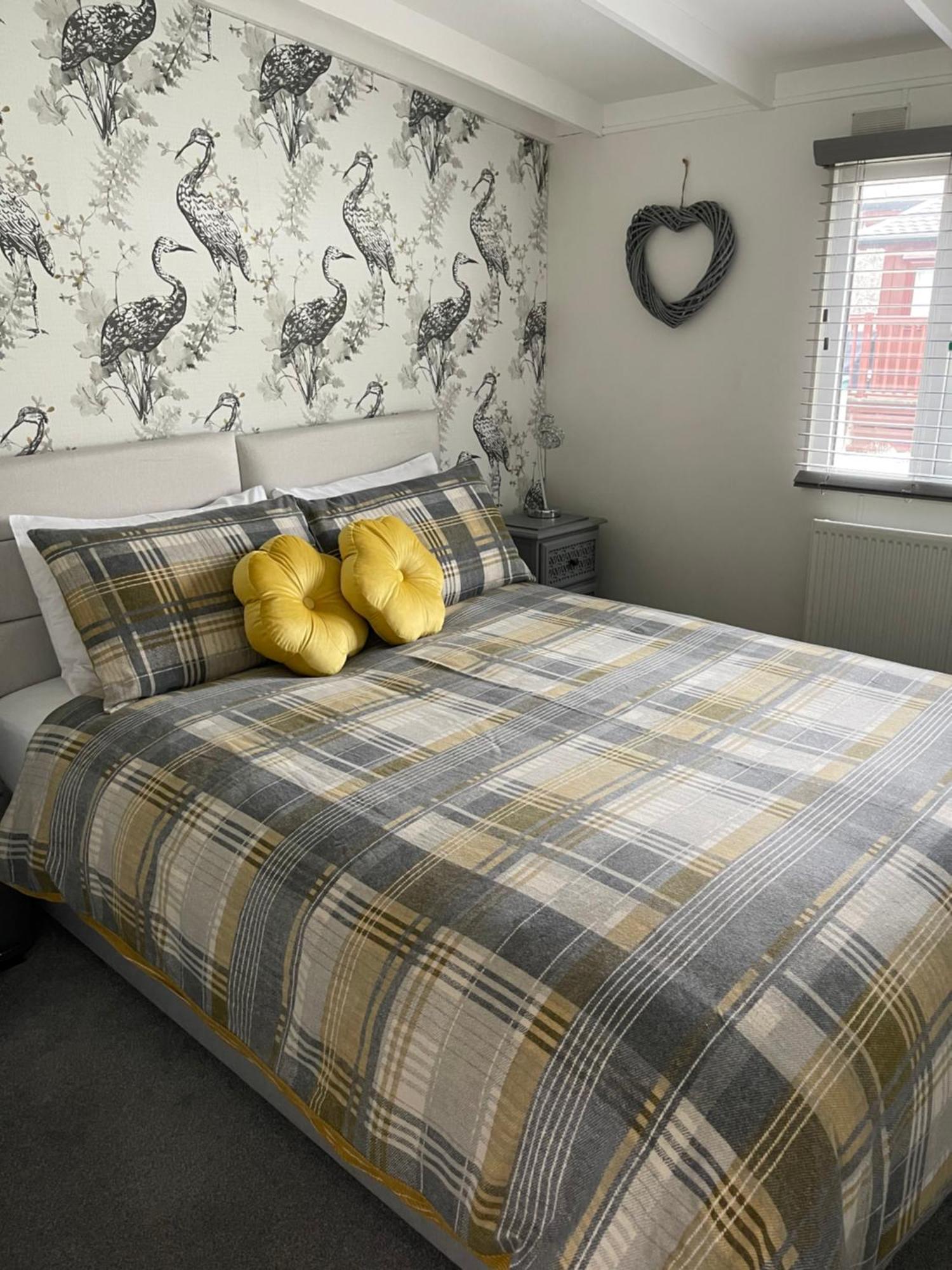 Lakeview Lodge, No Tradesmen Allowed Apartment Builth Wells