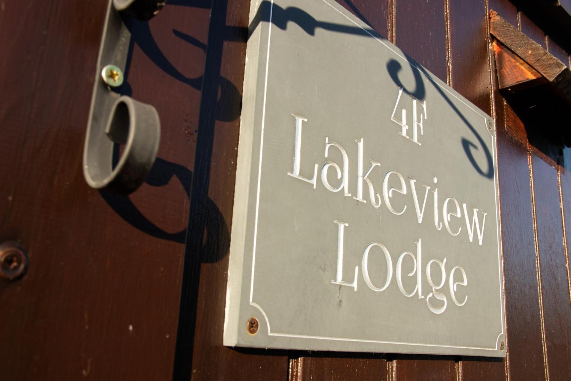 Lakeview Lodge, No Tradesmen Allowed Apartment Builth Wells